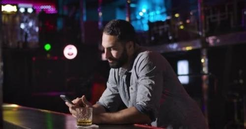 Waktu Terbaik Minum Alkohol: Tim Siang atau Malam, Bro?